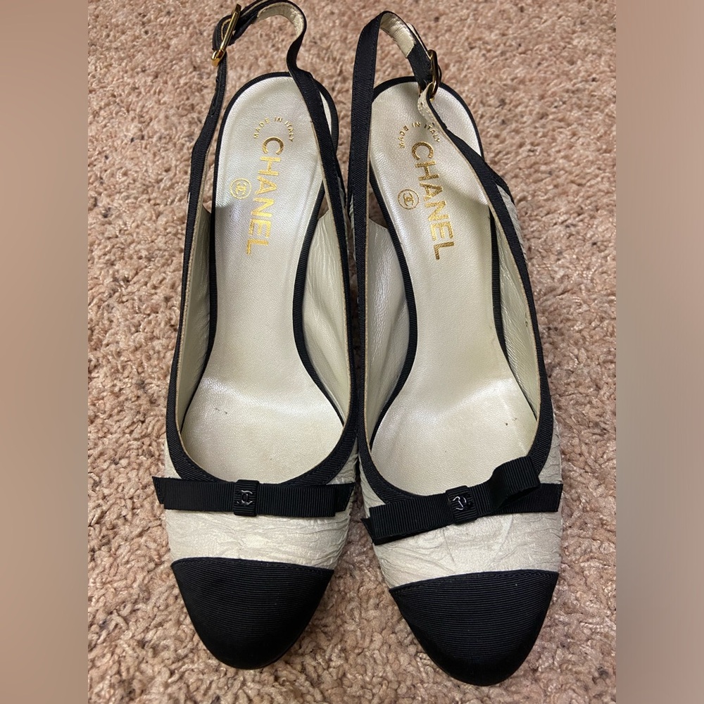 Classic Chanel Heels- white Silk with Black tip. Size 40.